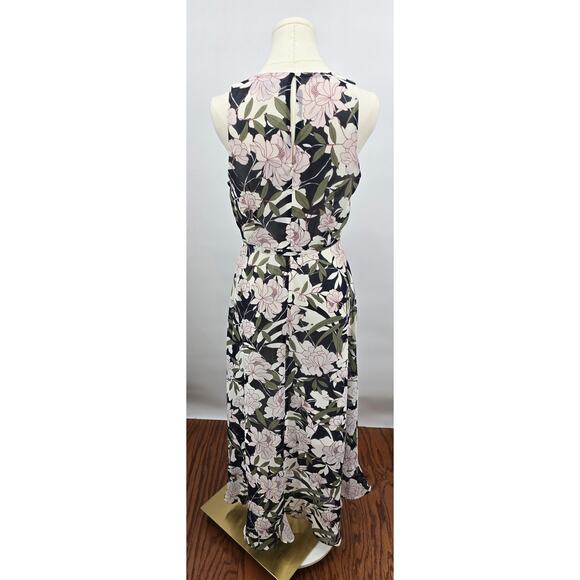 Banana Republic
Floral Flounce Maxi Dress - Picture 3 of 5